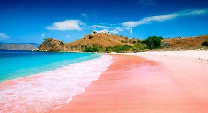 Pesona Ajaib Pantai Tiga Warna Surga di Bumi