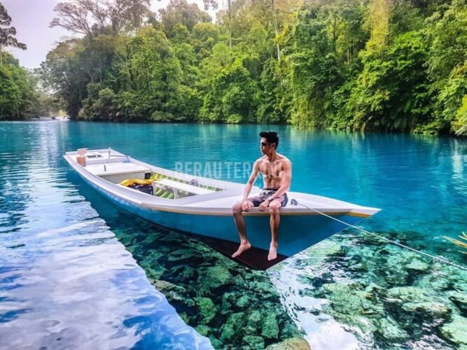 Menikmati Pesona Magis Danau Labuan Cermin