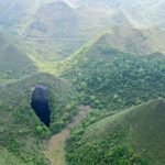 Seru di Hutan Purba Mengungkap Misteri Lubang Raksasa