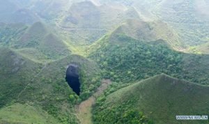 Seru di Hutan Purba Mengungkap Misteri Lubang Raksasa