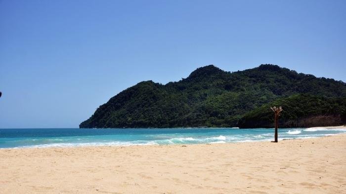 Pesona Pantai Lampuuk yang Mempesona