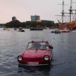 Mobil Amfibi Menjelajah Kanal