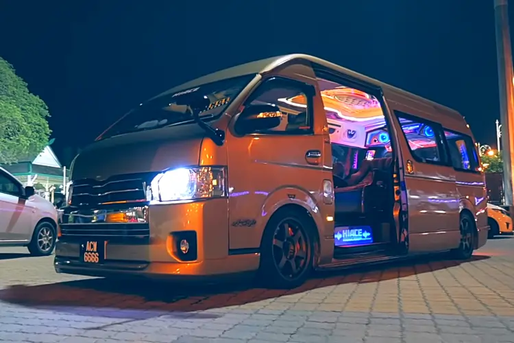 Modifikasi Toyota HiAce