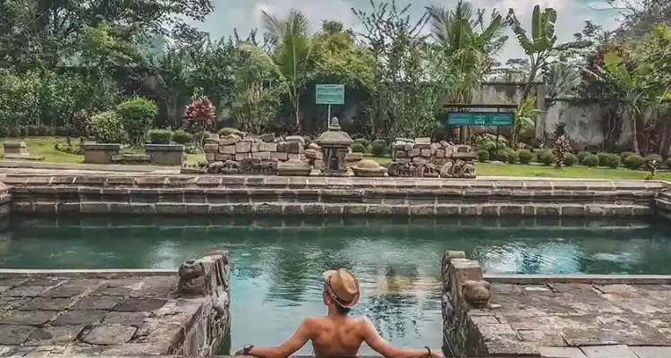 Candi Umbul, Pemandian Kuno Magelang yang Masih Mengalirkan Air Hangat