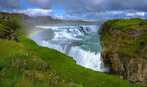 Gullfoss, Air Terjun Bertingkat Islandia dengan Arus yang Menggetarkan