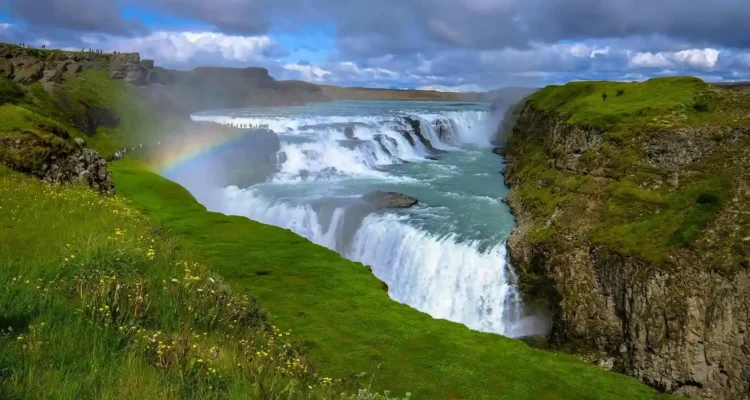 Gullfoss, Air Terjun Bertingkat Islandia dengan Arus yang Menggetarkan