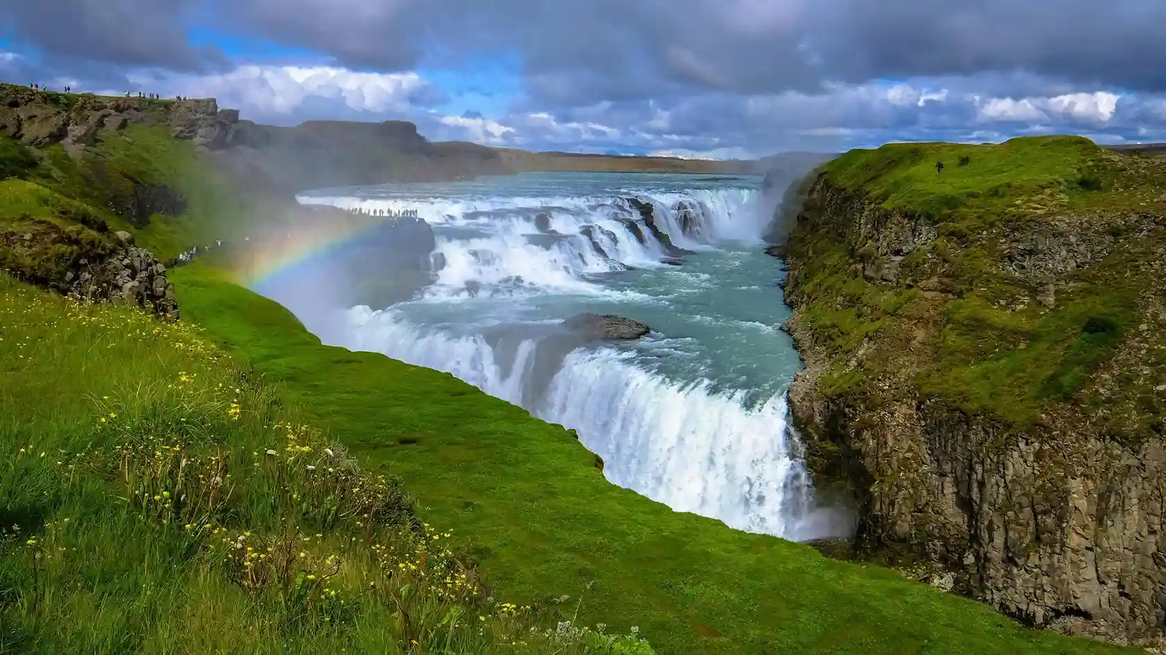 Gullfoss, Air Terjun Bertingkat Islandia dengan Arus yang Menggetarkan